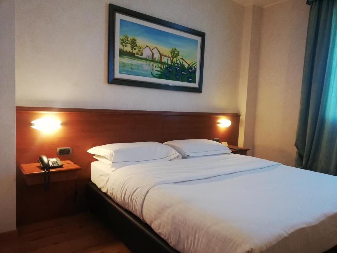 Point Hotel ปิโอเว ดิ ซัคโค ภายนอก รูปภาพ